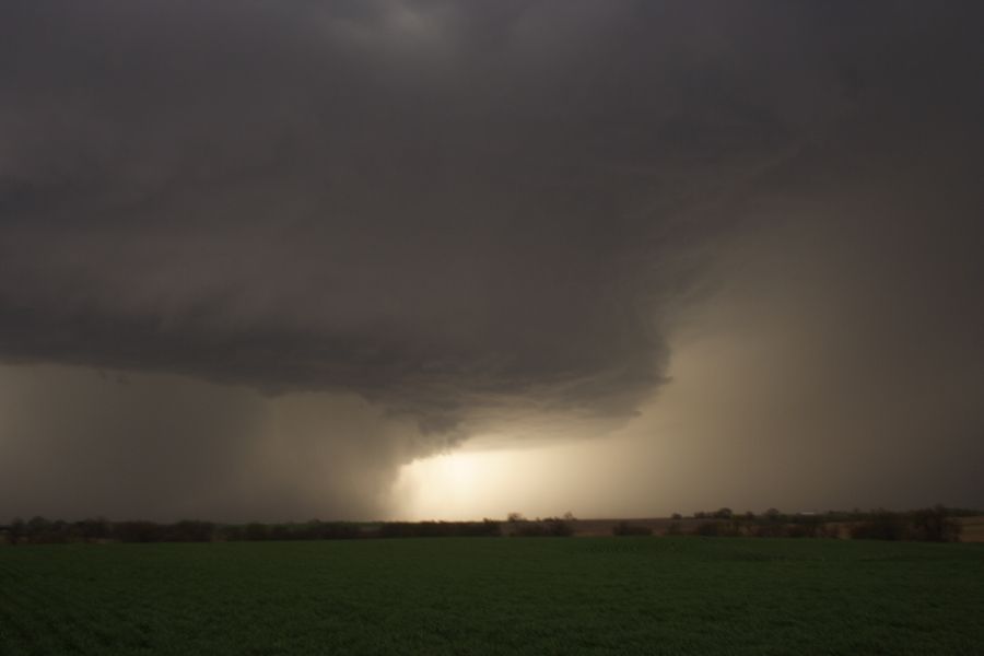 cumulonimbus thunderstorm_base : E of Beatrice, Nebraska, USA   15 April 2006