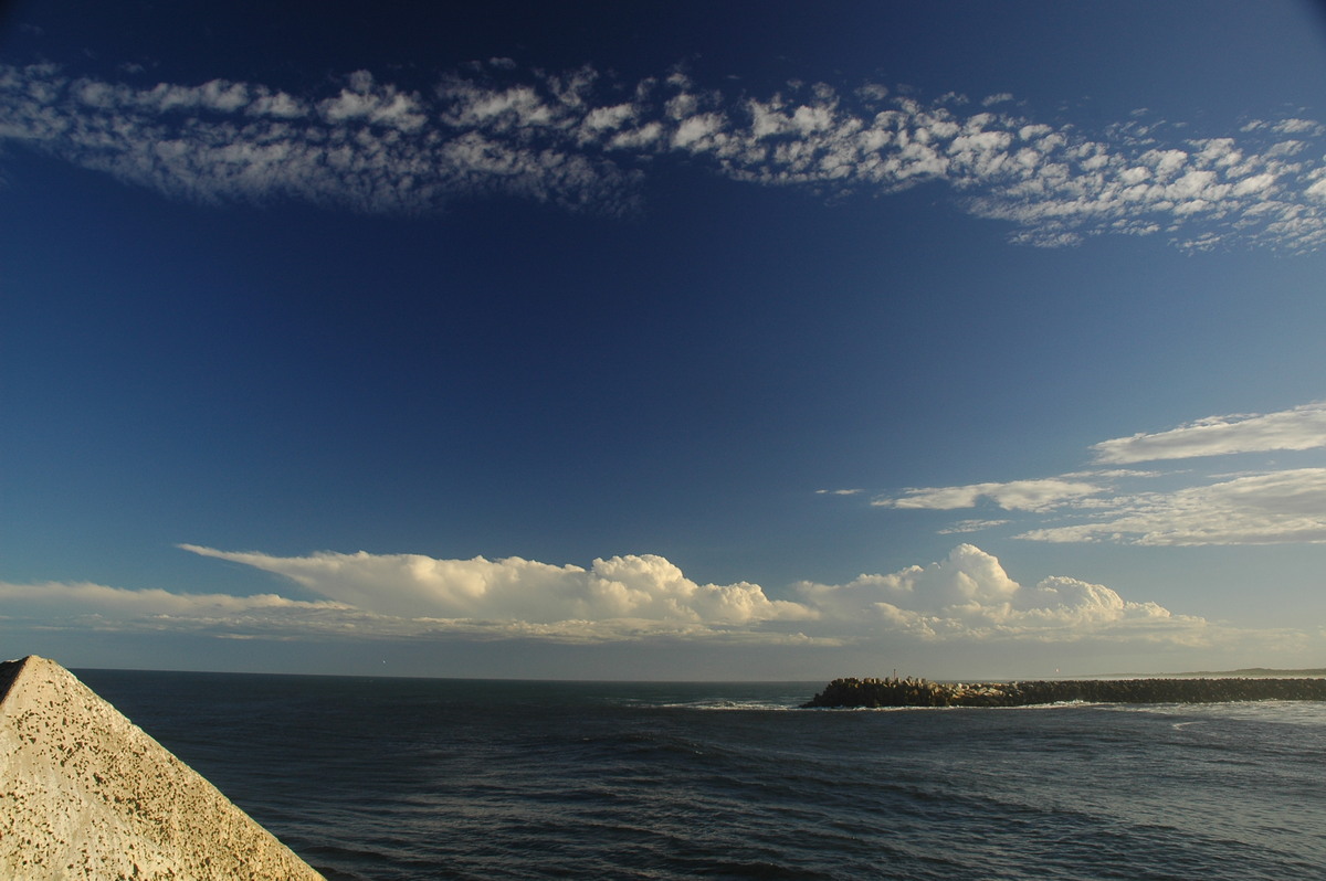 thunderstorm cumulonimbus_incus : Ballina, NSW   15 April 2006