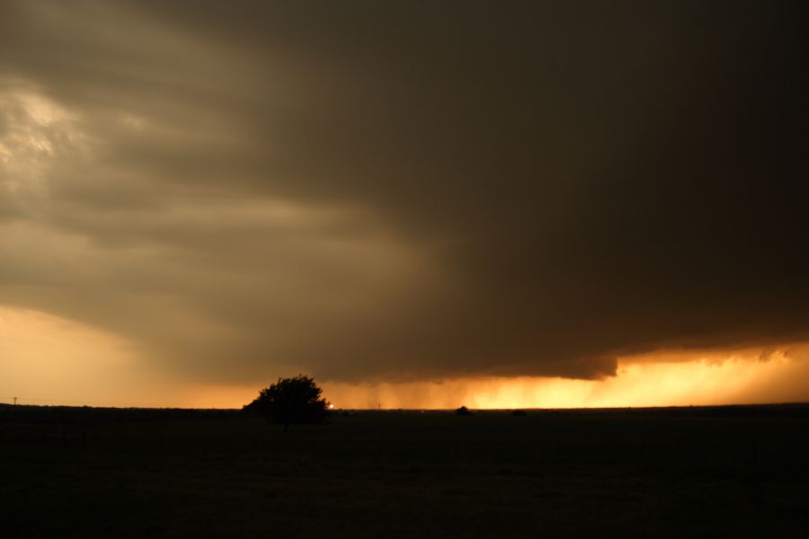 cumulonimbus supercell_thunderstorm : near Marlow, Oklahoma, USA   24 April 2006