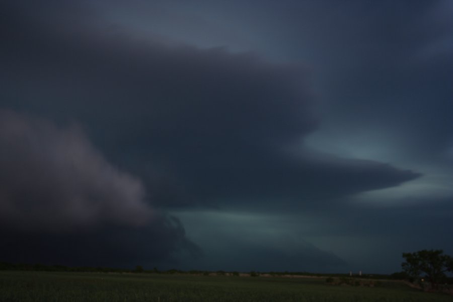 cumulonimbus supercell_thunderstorm : Jayton, Texas, USA   3 May 2006