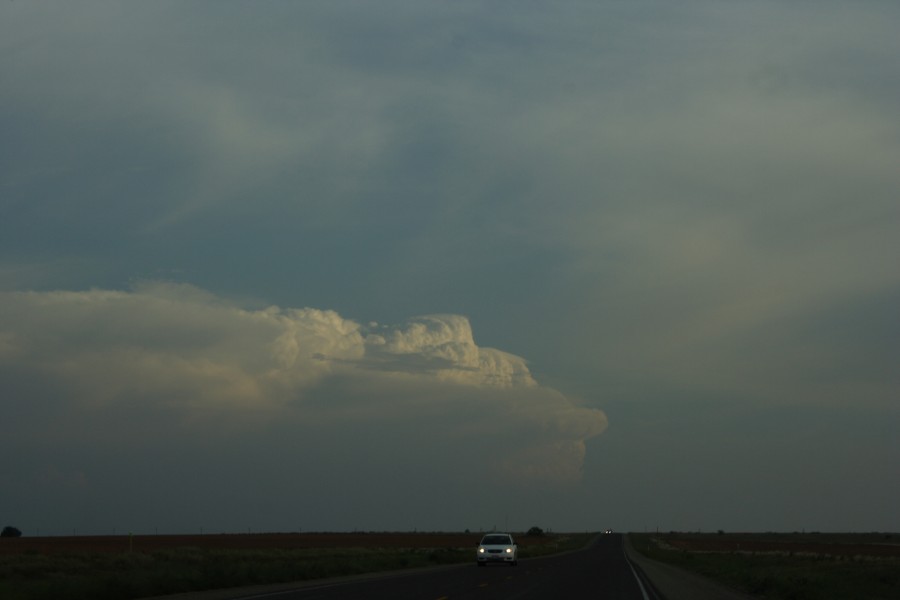 thunderstorm cumulonimbus_incus : S of Lamesa, Texas, USA   7 May 2006