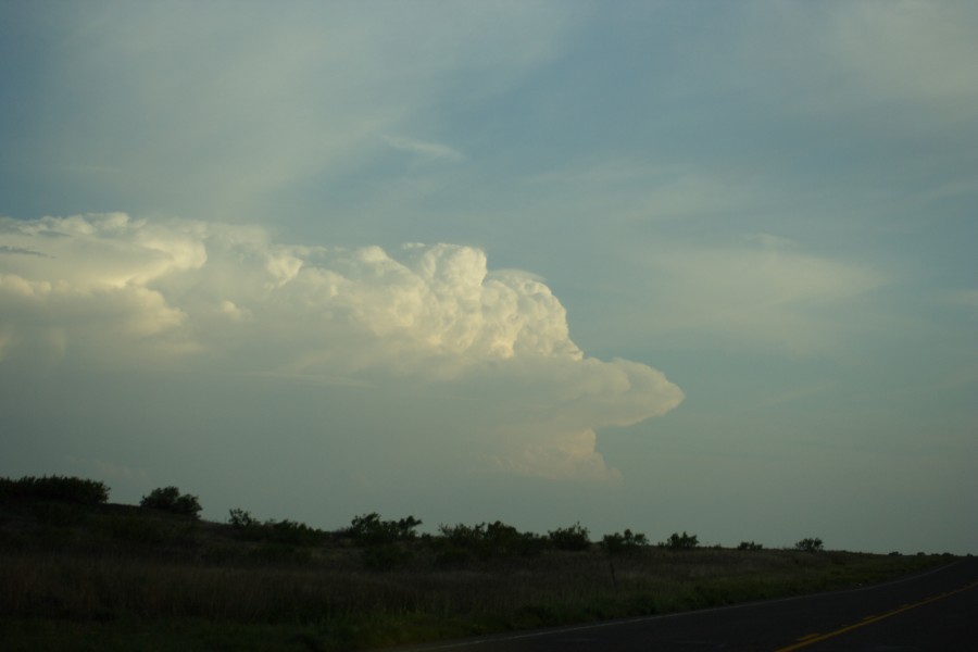 pileus pileus_cap_cloud : S of Lamesa, Texas, USA   7 May 2006
