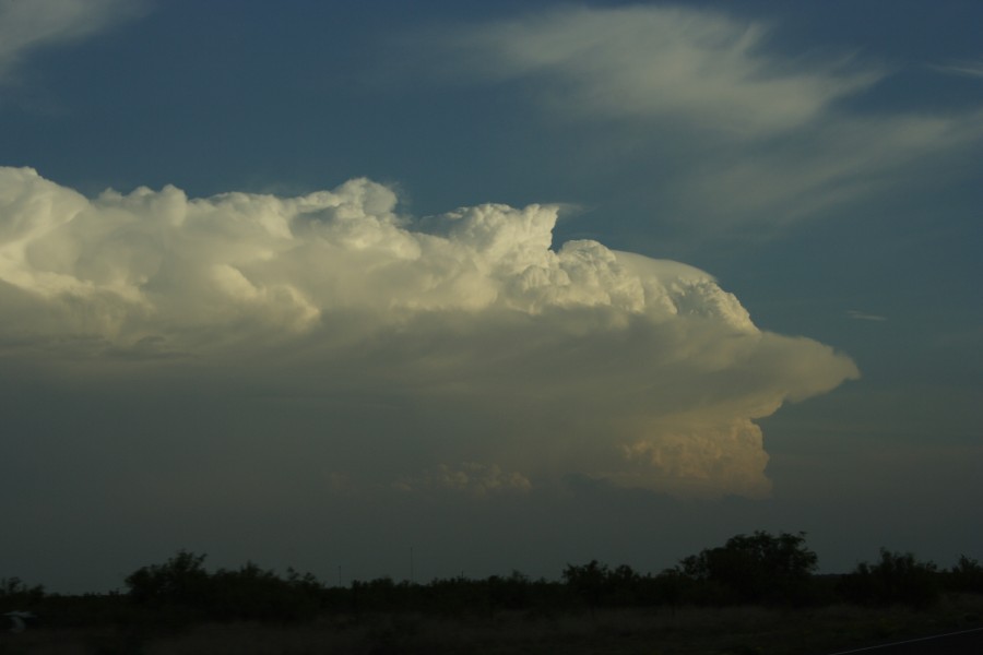 thunderstorm cumulonimbus_incus : S of Lamesa, Texas, USA   7 May 2006