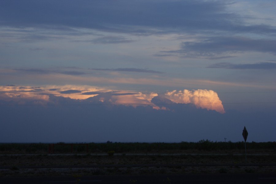 thunderstorm cumulonimbus_incus : S of Lamesa, Texas, USA   7 May 2006