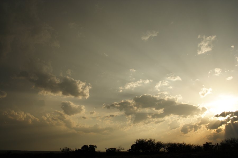 halosundog halo_sundog_crepuscular_rays : N of Del Rio, Texas, USA   14 May 2006