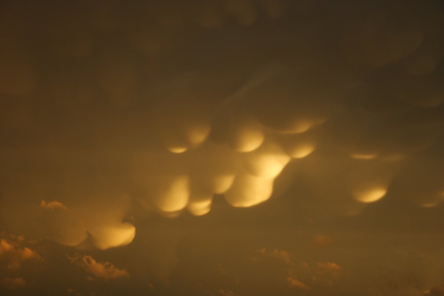 mammatus mammatus_cloud : Del Rio, Texas, USA   14 May 2006