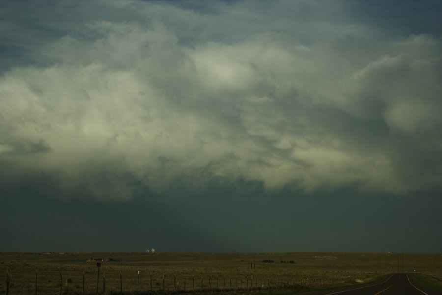 mammatus mammatus_cloud : S of Guymon, Oklahoma, USA   21 May 2006