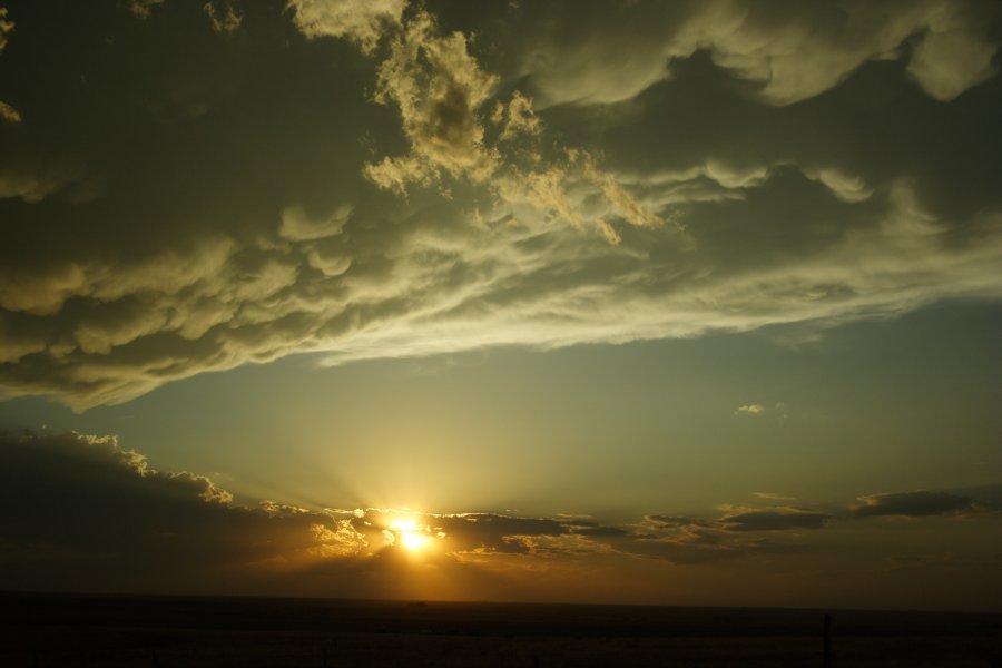 halosundog halo_sundog_crepuscular_rays : N of Del Rio, Texas, USA   21 May 2006