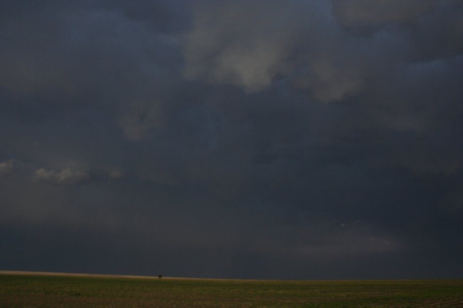 mammatus mammatus_cloud : N of Stinnett, Texas, USA   21 May 2006