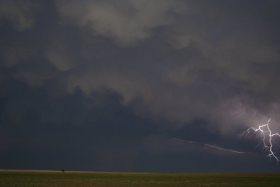 mammatus mammatus_cloud : N of Stinnett, Texas, USA   21 May 2006