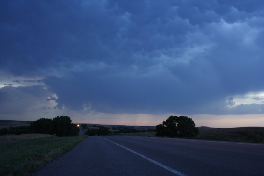 mammatus mammatus_cloud : N of Woodward, Oklahoma, USA   25 May 2006