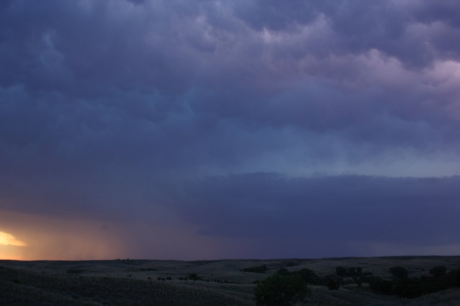 mammatus mammatus_cloud : N of Woodward, Oklahoma, USA   25 May 2006