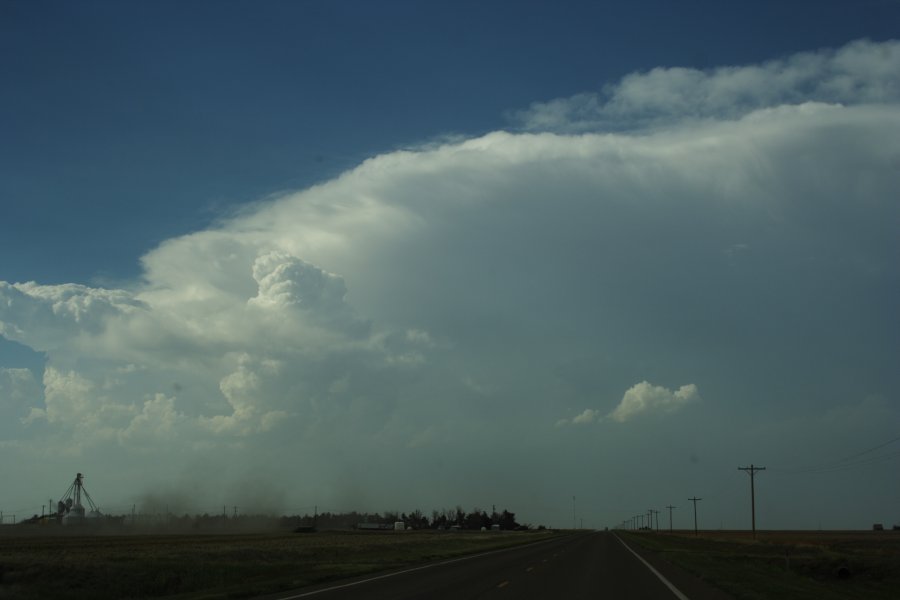 thunderstorm cumulonimbus_incus : SW of Hoxie, Kansas, USA   26 May 2006