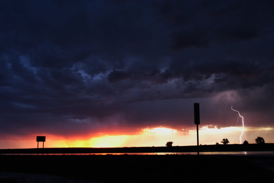 lightning lightning_bolts : near Hoxie, Kansas, USA   26 May 2006