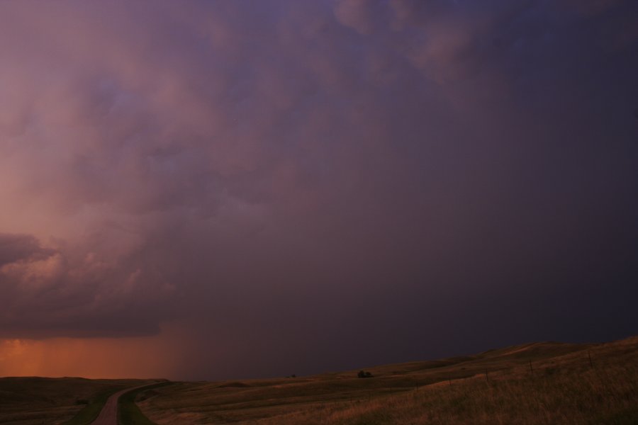 lightning lightning_bolts : S of Bismark, North Dakota, USA   27 May 2006