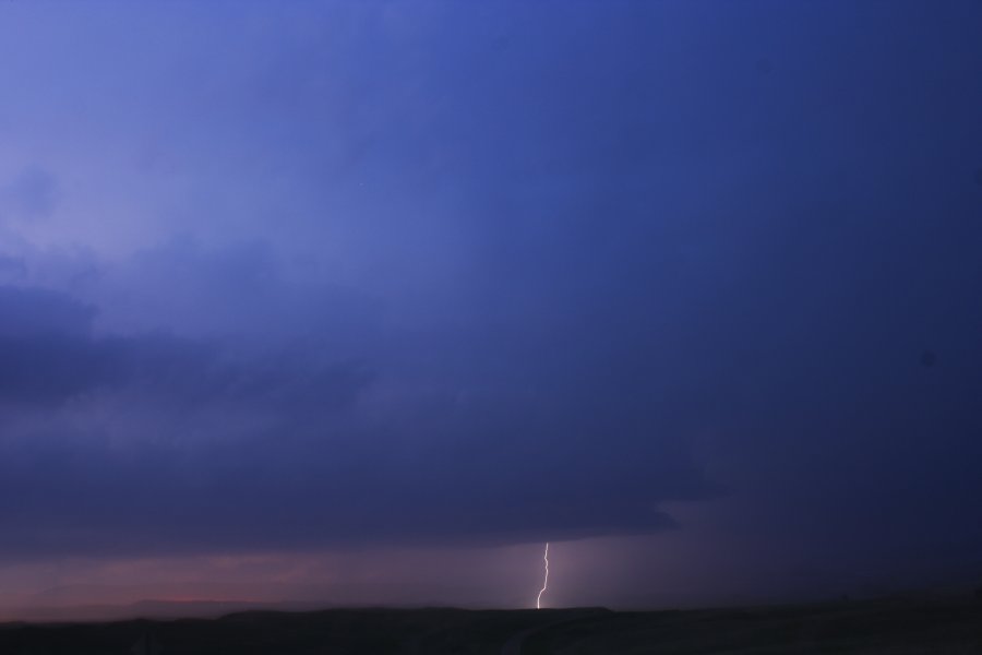 lightning lightning_bolts : S of Bismark, North Dakota, USA   27 May 2006