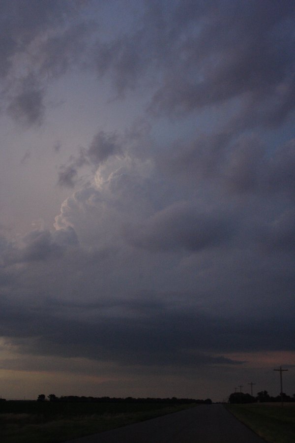 thunderstorm cumulonimbus_calvus : SE of Kinsley, Kansas, USA   29 May 2006