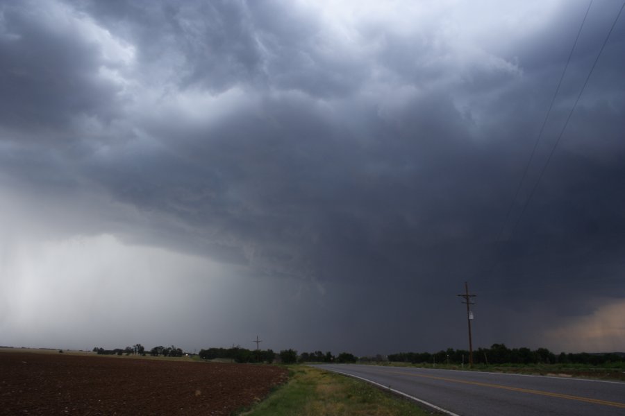 cumulonimbus thunderstorm_base : N of Sayre, Oklahoma, USA   30 May 2006