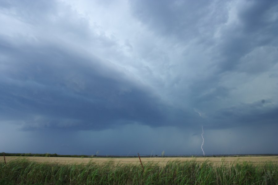 lightning lightning_bolts : near Mangum, Oklahoma, USA   30 May 2006