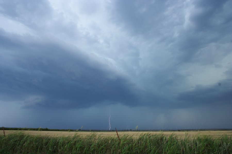 lightning lightning_bolts : near Mangum, Oklahoma, USA   30 May 2006