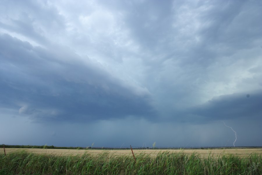 lightning lightning_bolts : near Mangum, Oklahoma, USA   30 May 2006