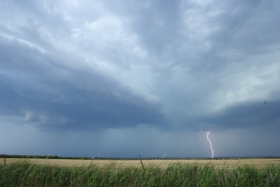 lightning lightning_bolts : near Mangum, Oklahoma, USA   30 May 2006