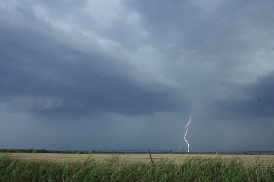 lightning lightning_bolts : near Mangum, Oklahoma, USA   30 May 2006