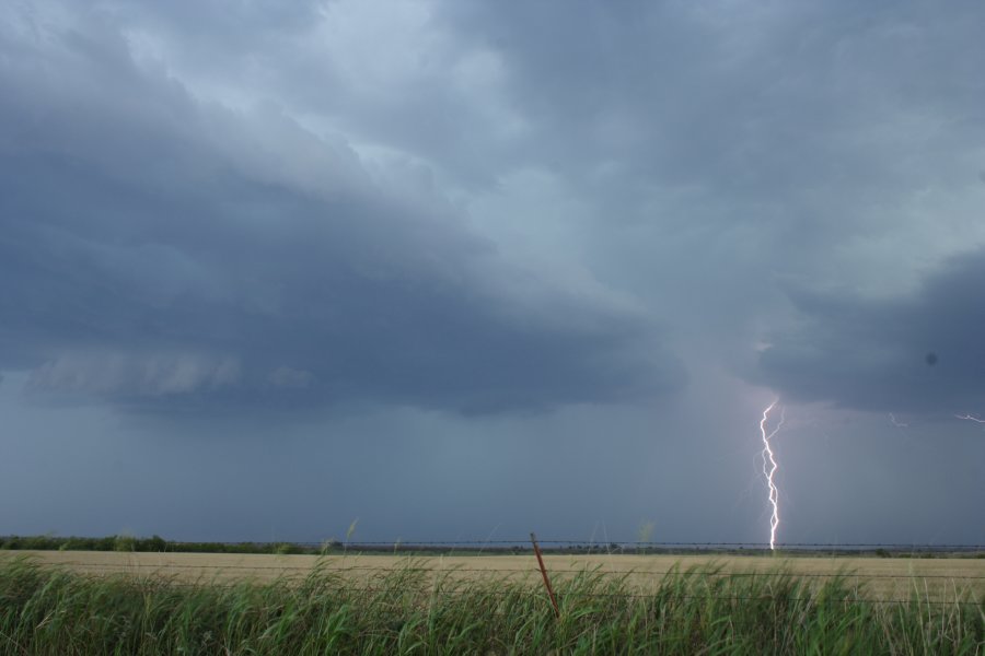 lightning lightning_bolts : near Mangum, Oklahoma, USA   30 May 2006