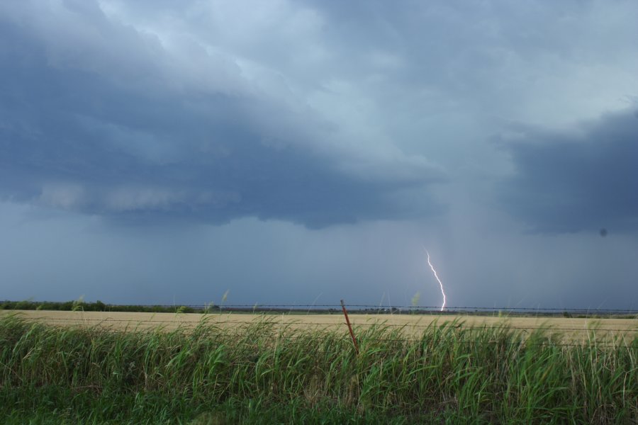 lightning lightning_bolts : near Mangum, Oklahoma, USA   30 May 2006