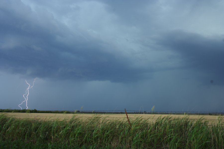 lightning lightning_bolts : near Mangum, Oklahoma, USA   30 May 2006