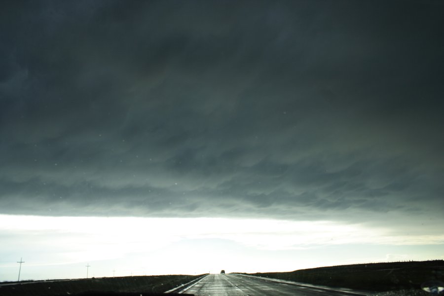 mammatus mammatus_cloud : E of Limon, Colorado, USA   31 May 2006