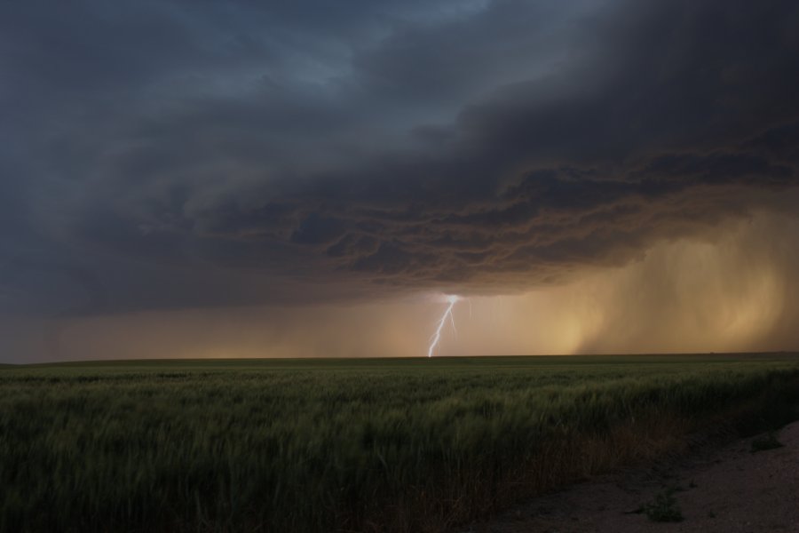 lightning lightning_bolts : S of Fort Morgan, Colorado, USA   11 June 2006