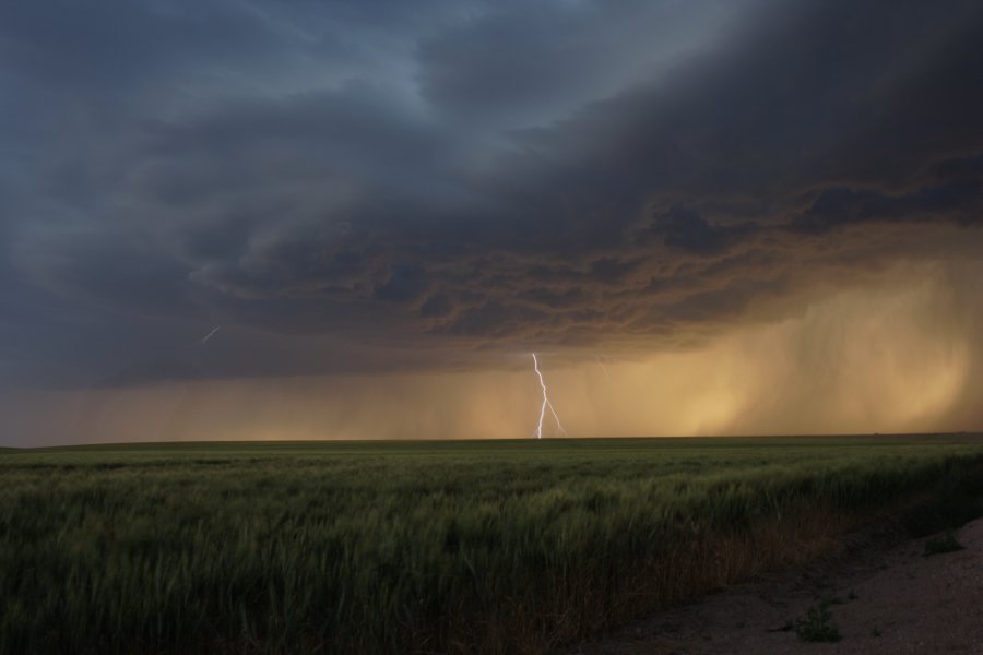 raincascade precipitation_cascade : S of Fort Morgan, Colorado, USA   11 June 2006