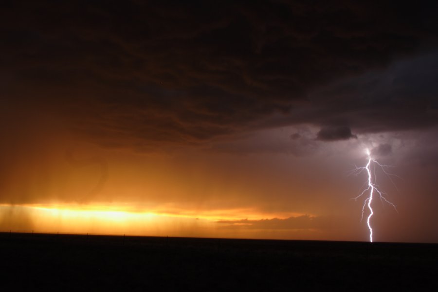 lightning lightning_bolts : S of Fort Morgan, Colorado, USA   11 June 2006