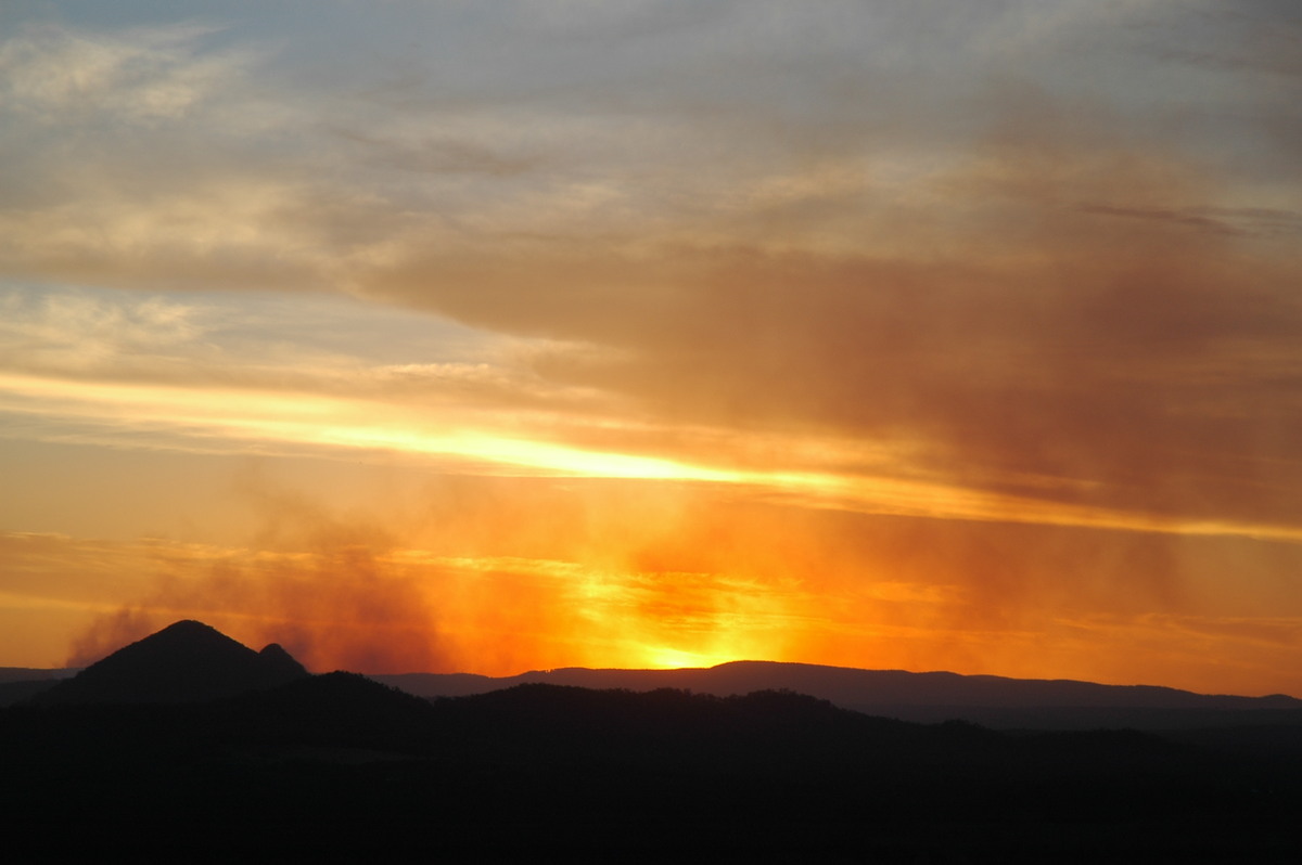bushfire wild_fire : Glasshouse Mountains, QLD   28 October 2006