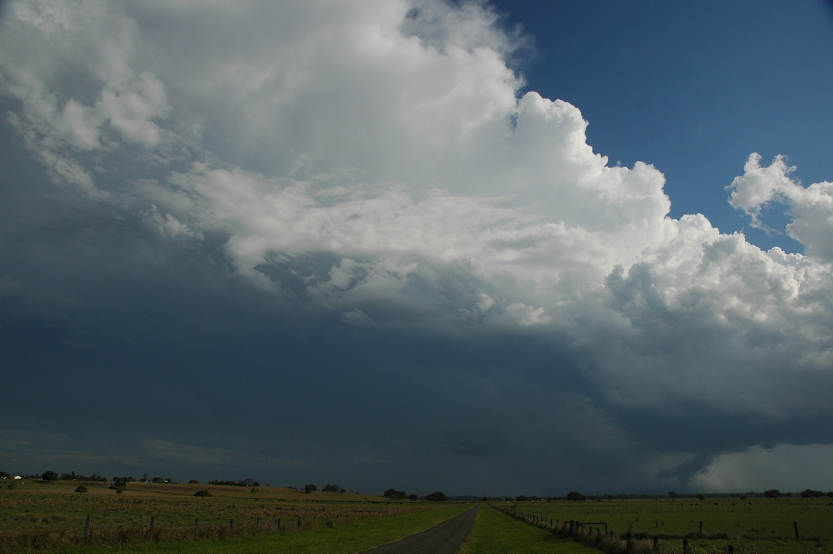 thunderstorm cumulonimbus_incus : McKees Hill, NSW   1 November 2006