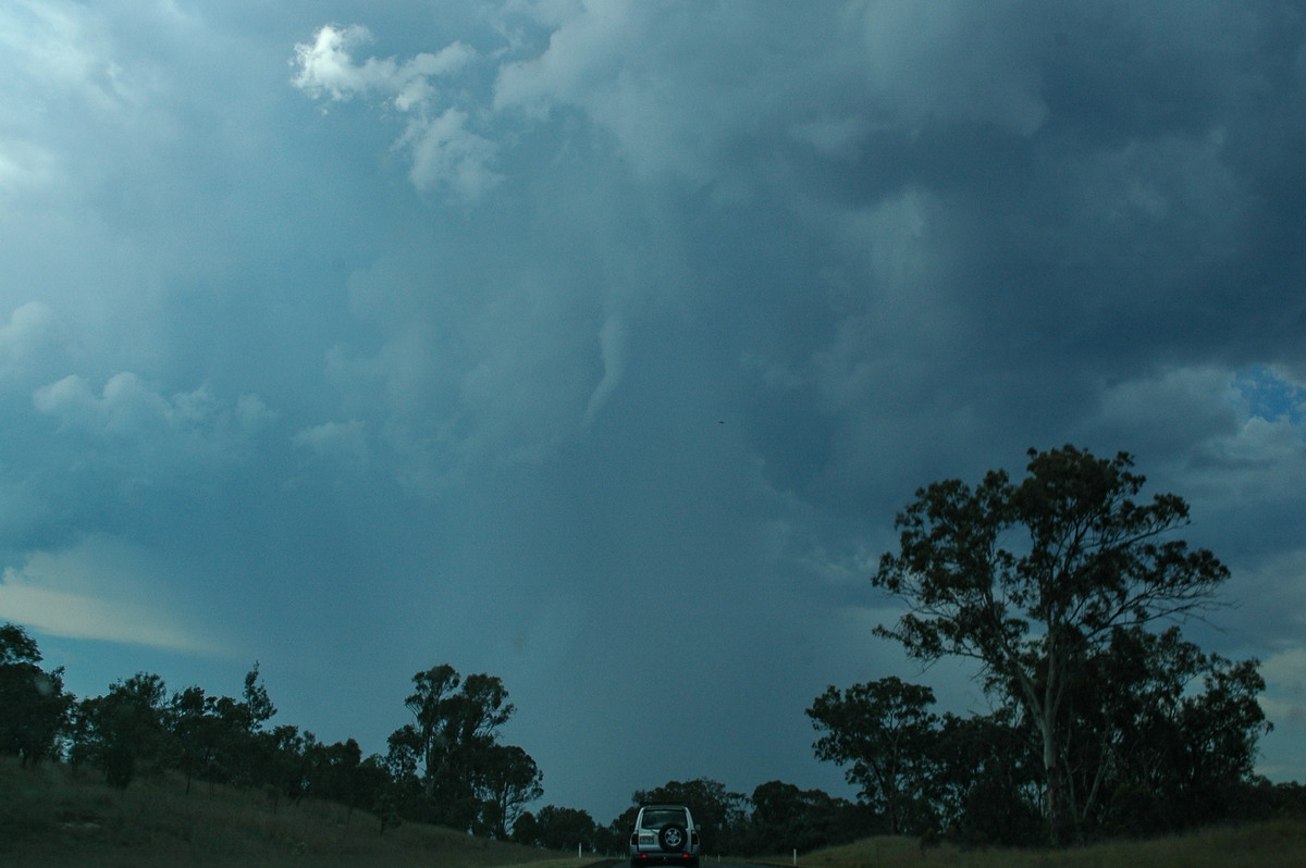 tornadoes funnel_tornado_waterspout : N of Tenterfield, NSW   24 November 2006