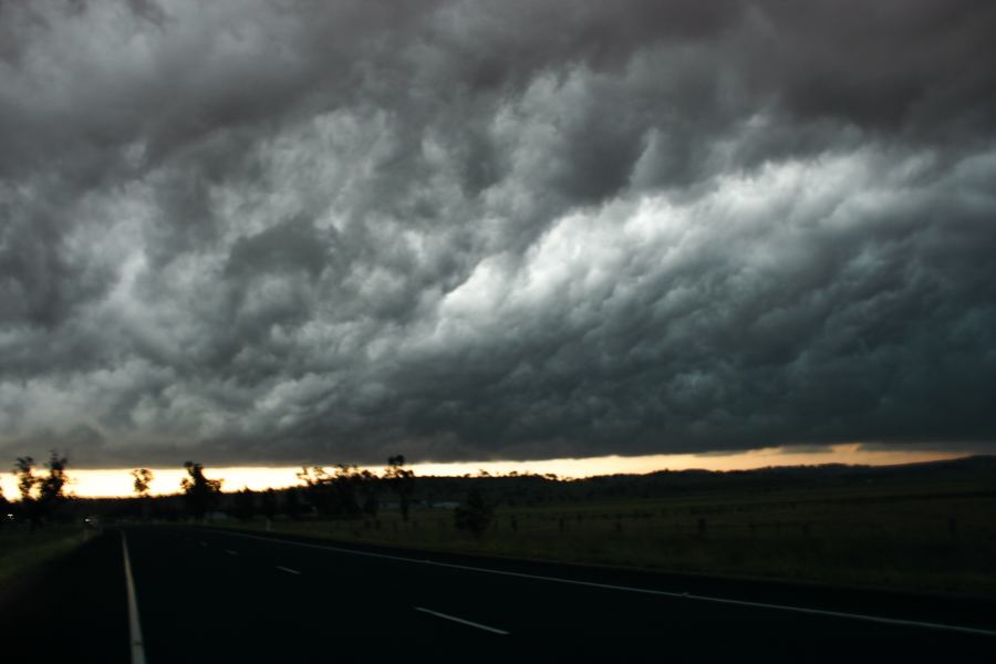 cumulonimbus thunderstorm_base : near Deepwater, NSW   27 November 2006