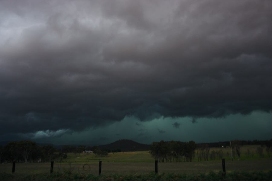 cumulonimbus supercell_thunderstorm : 20km S of Tenterfield, NSW   27 November 2006