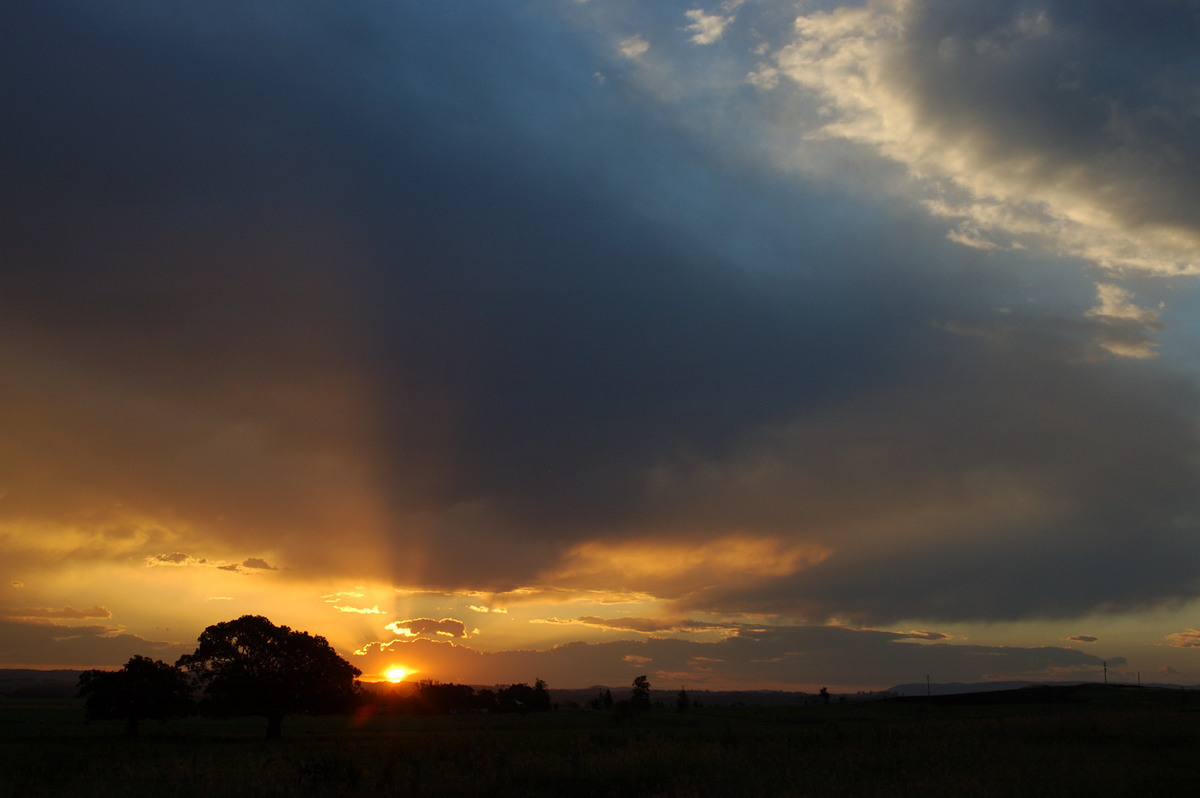 halosundog halo_sundog_crepuscular_rays : N of Casino, NSW   30 January 2007