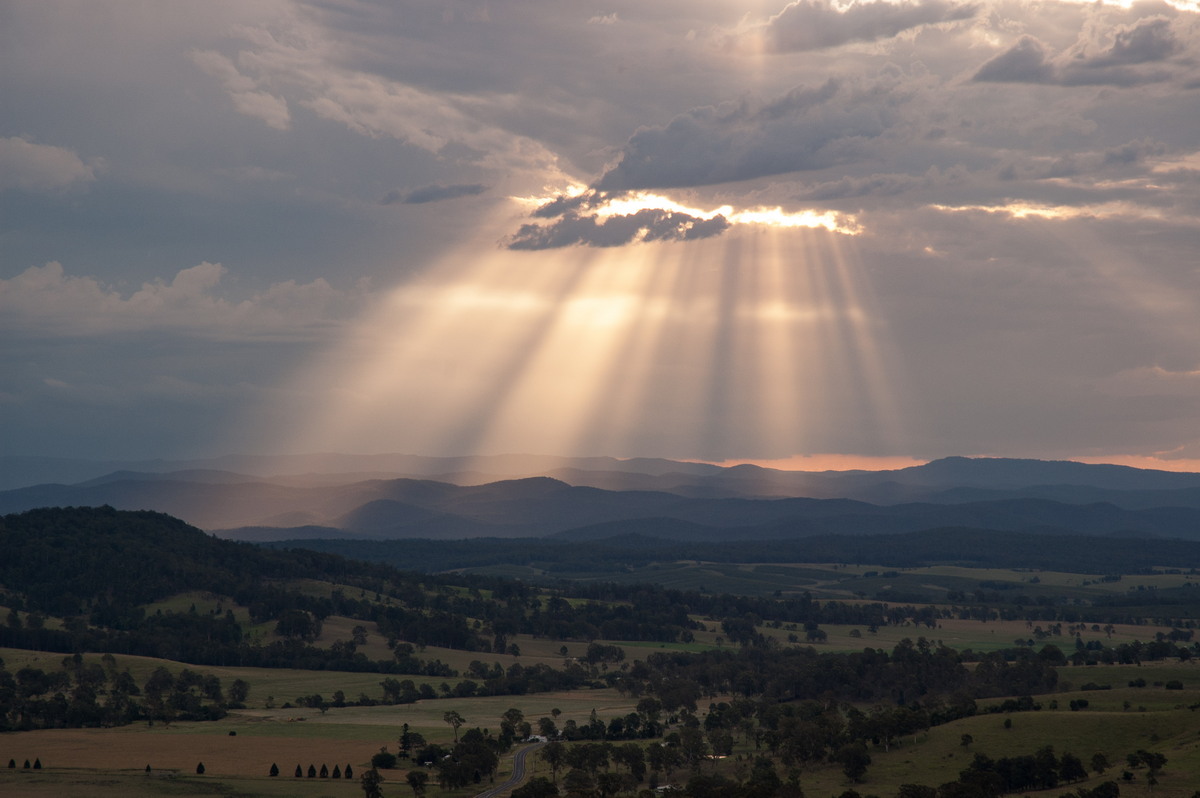 halosundog halo_sundog_crepuscular_rays : Mallanganee, NSW   7 February 2007