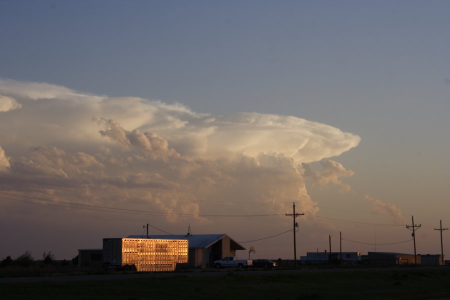 thunderstorm cumulonimbus_incus : near Panhandle, Texas, USA   20 April 2007