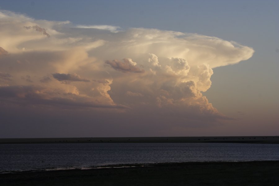 thunderstorm cumulonimbus_incus : near Panhandle, Texas, USA   20 April 2007