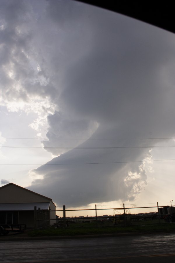 updraft thunderstorm_updrafts : Pampa, Texas, USA   23 April 2007