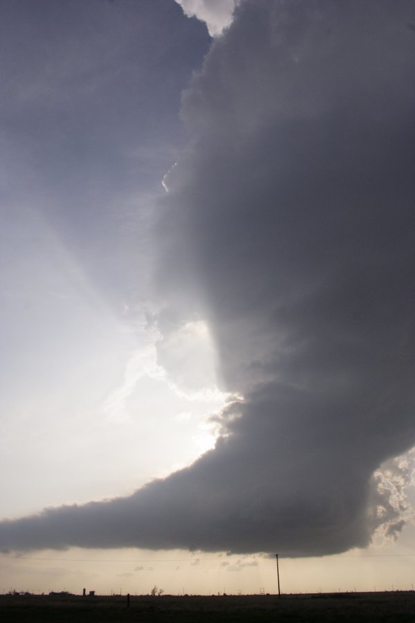 updraft thunderstorm_updrafts : Pampa, Texas, USA   23 April 2007