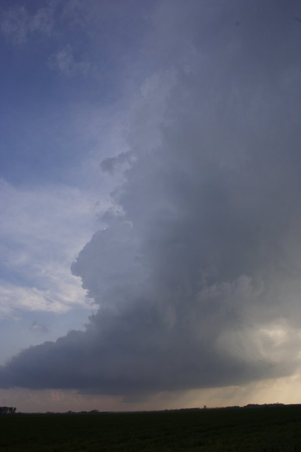 cumulonimbus supercell_thunderstorm : Nickerson, Kansas, USA   24 April 2007