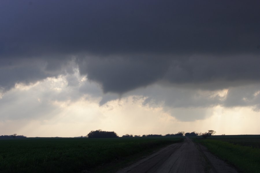 cumulonimbus supercell_thunderstorm : Nickerson, Kansas, USA   24 April 2007