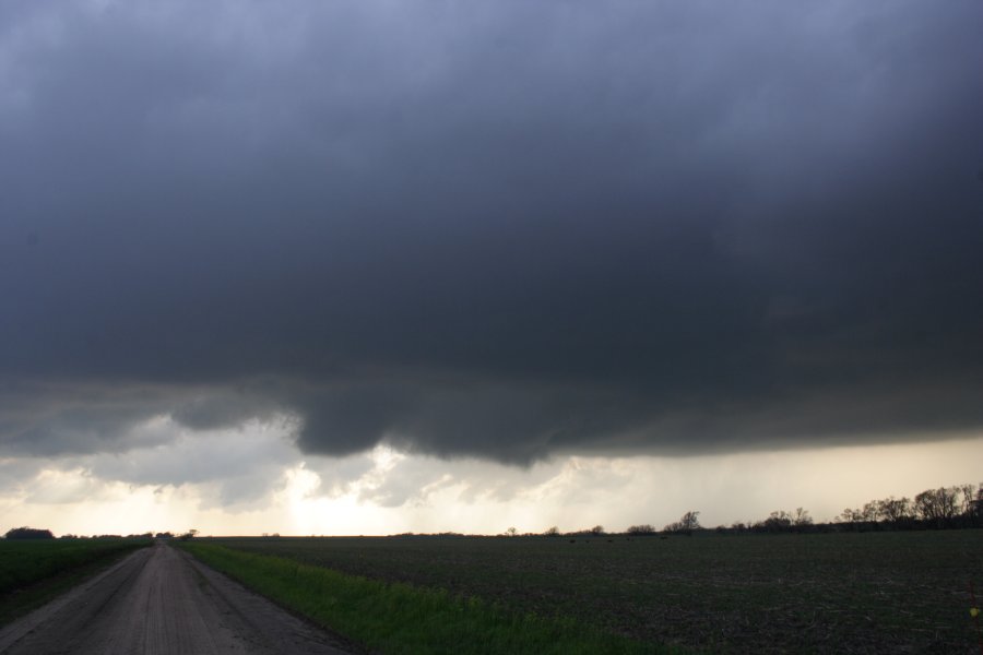 wallcloud thunderstorm_wall_cloud : Nickerson, Kansas, USA   24 April 2007