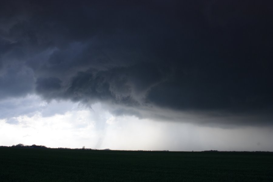 cumulonimbus supercell_thunderstorm : Nickerson, Kansas, USA   24 April 2007