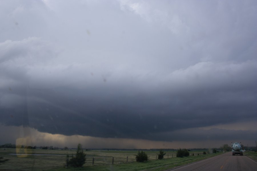 updraft thunderstorm_updrafts : Nickerson, Kansas, USA   24 April 2007